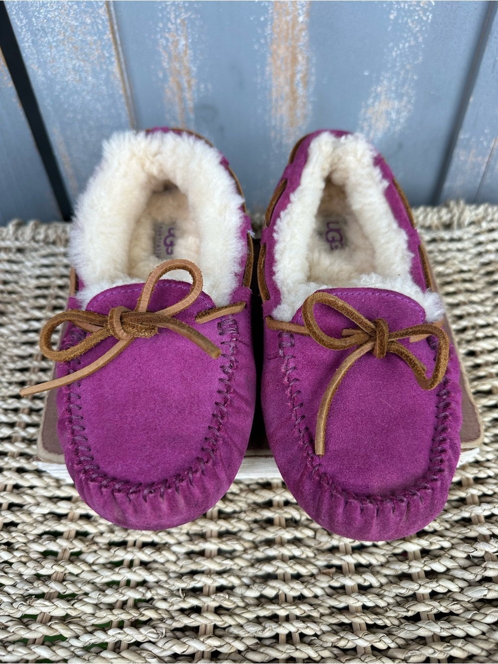 UGG Girl's Dakota Moccasin Slippers Purple Sz 13